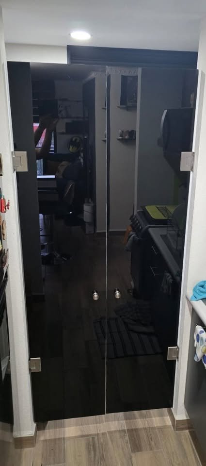 cuánto cuesta una puerta de cristal templado