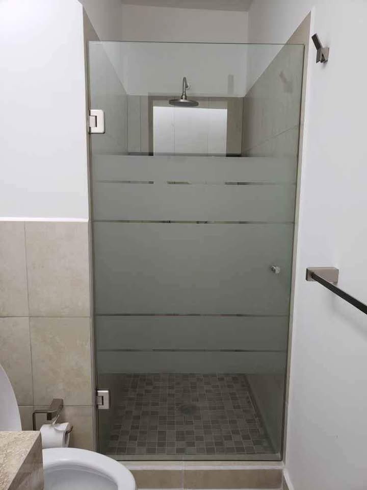 canceles de baño de vidrio templado en Morelia